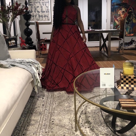 Elegant gown - Picture 6 of 6